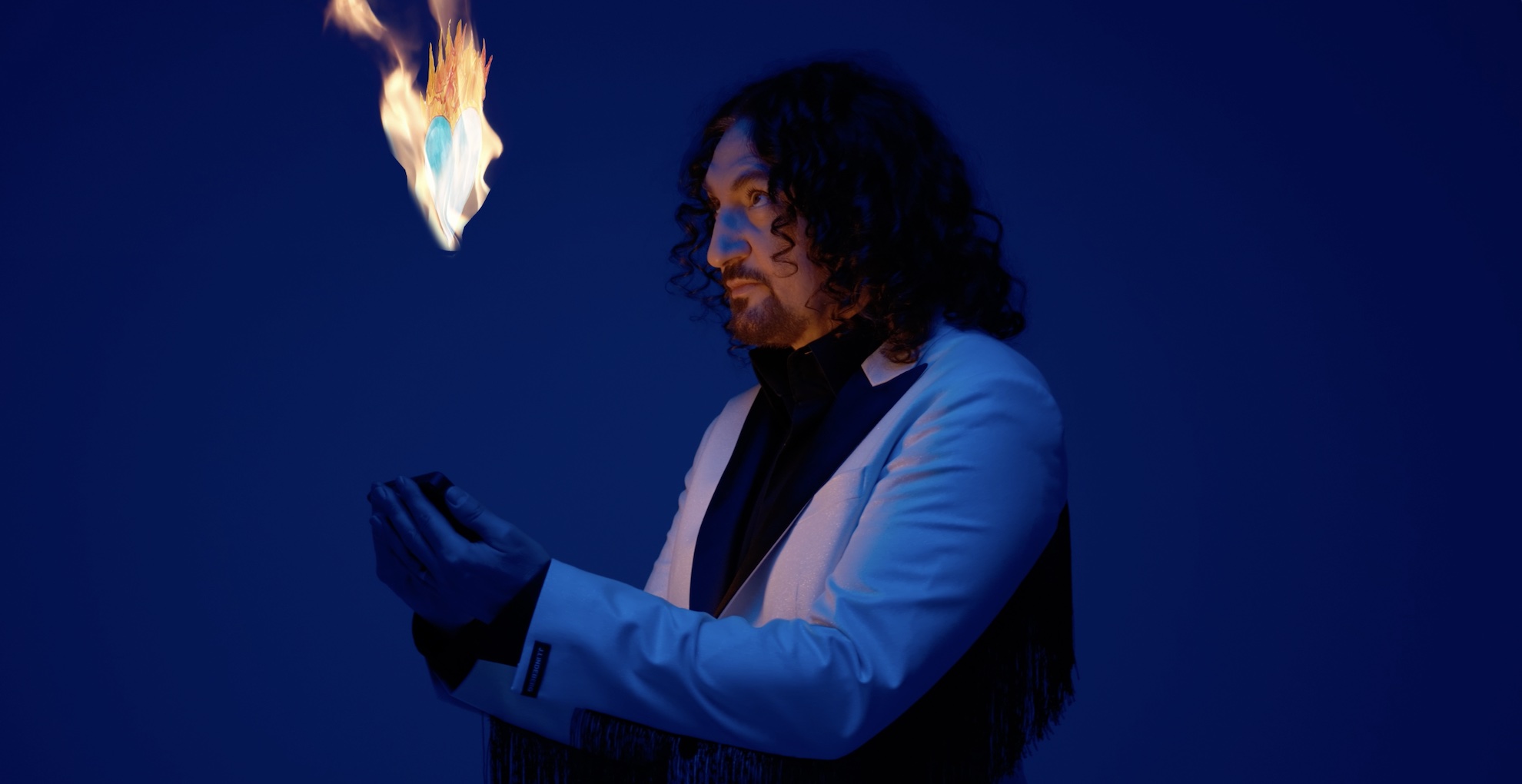 Premiär för Di Levas nya musikvideo "Fire Of Love"